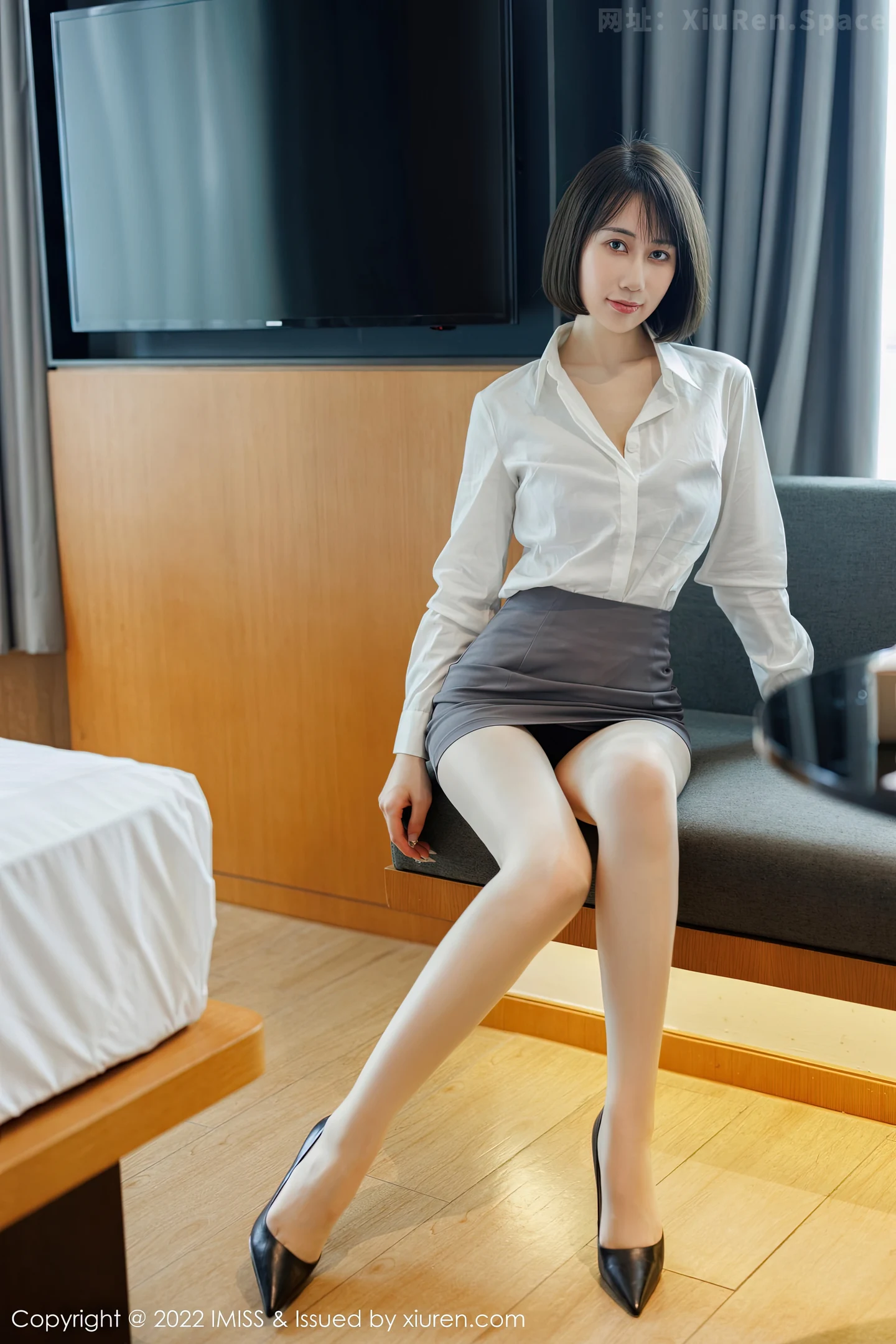 图片[3]-[IMISS爱蜜社]Vol.709 新人模特瑞妤性感白T配灰色短裙露紫色内衣超薄肉丝迷人写真68P-秀人网官方网站